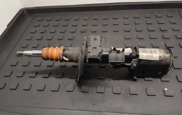 Mercedes-Benz GLK (X204) Front shock absorber/damper A2043202838 204320283