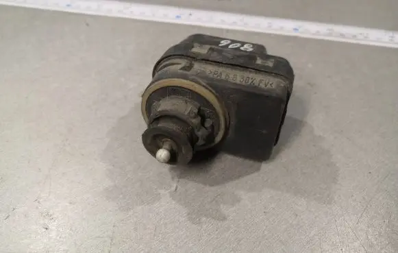 Peugeot 806 Headlight level adjustment motor 
