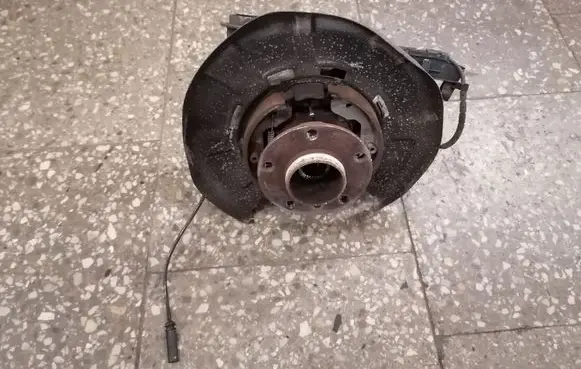 BMW X5 E70 Rear wheel hub 677098306