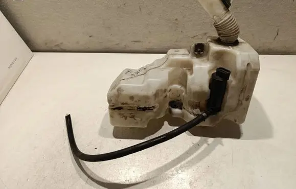 Windshield washer fluid reservoir/tank
