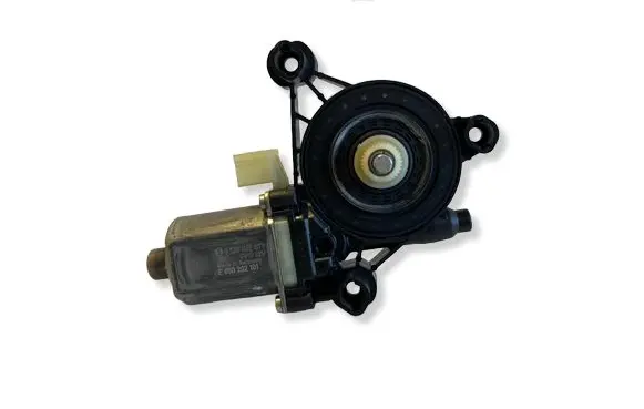 Audi Q3 F3 Front door window regulator motor 0130822077 5Q0959801C