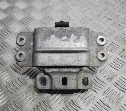Volkswagen PASSAT B6 Engine mount bracket 3C0199555P
