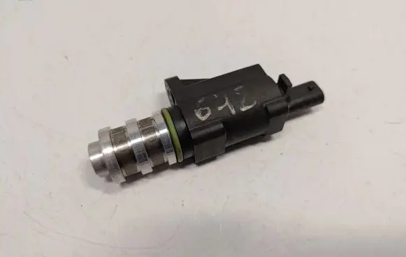 BMW 4 F32 F33 Camshaft vanos timing valve 7639993 11417639993