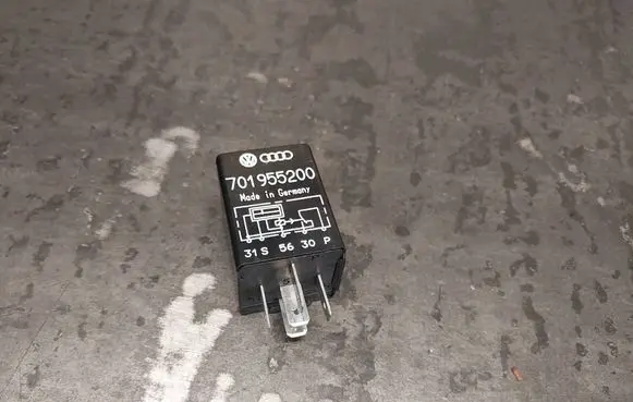 Volkswagen Transporter - Caravelle T4 Other relay 701955200