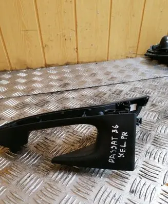 Volkswagen PASSAT B6 Front door interior handle trim 3C1867180