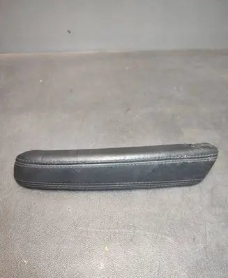Audi Q7 4L Front door interior handle trim P0110566