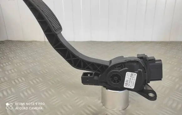 Ford Transit Courier Accelerator throttle pedal 8V219F836AC C95YE04 6PV00951730