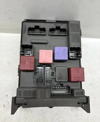 Renault Laguna II Fuse module 8200371614 518856117