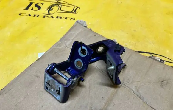 Rear door hinge set