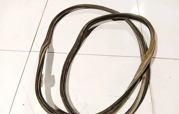 Trunk rubber seal (body)