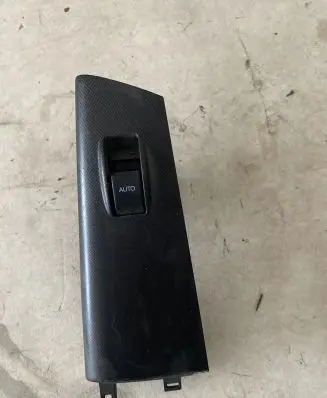 Toyota Corolla E120 E130 Electric window control switch 8480102341