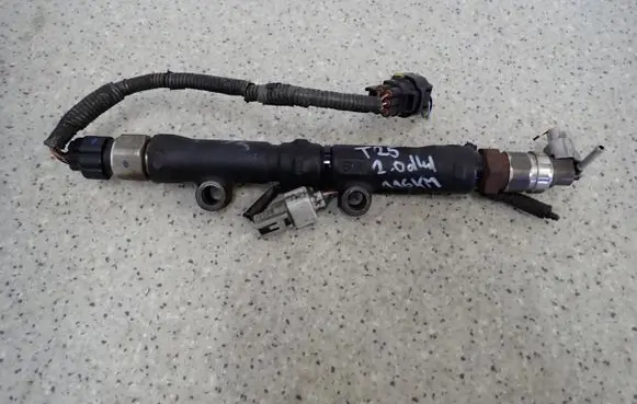 Toyota Corolla E120 E130 Fuel injector supply line/pipe