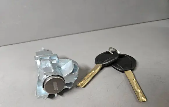 BMW 3 E46 Front door lock (next to the handle) 7019975 51217019975
