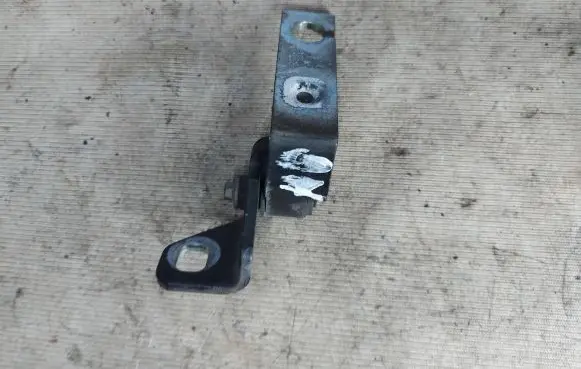 Ford Galaxy Rear door lower hinge A049675