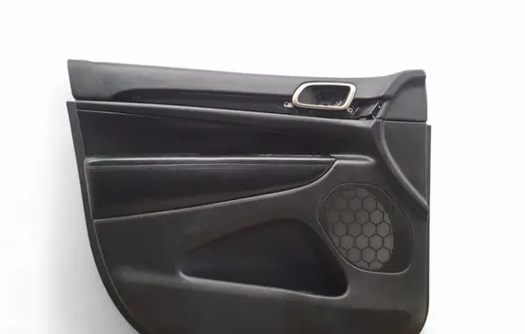 Jeep Grand Cherokee Front door card panel trim 62015427 5LL671X9AF