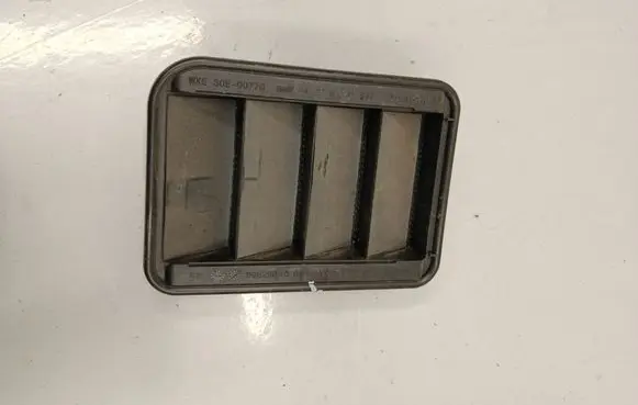 BMW 1 F40 Quarter panel pressure vent 60829010