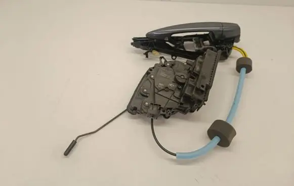BMW 2 F46 Rear door lock 7281939