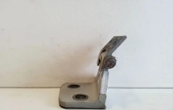 BMW X3 E83 Front door lower hinge 3402819
