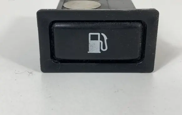 Toyota Avensis T250 Fuel tank opening switch 156795