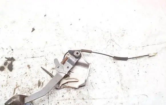 Mercedes-Benz E W210 Brake pedal 2102900619