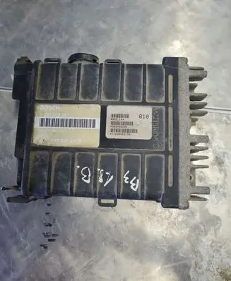 Volkswagen PASSAT B3 Engine control unit/module 0261200261 443907311B