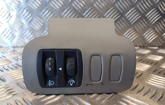 Renault Scenic II - Grand scenic II Headlight level height control switch 8200140985 8200140984
