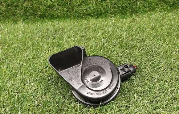 Audi A4 S4 B8 8K Horn signal 8T0951221