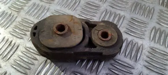 Nissan Sunny Engine mount bracket 1135102B01 1135002B01