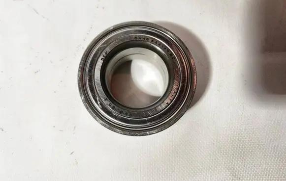 Mercedes-Benz C W204 Rear wheel hub A2029810127 958445247888 2029810127P