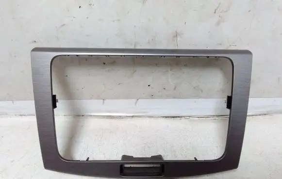 Radio/GPS head unit trim