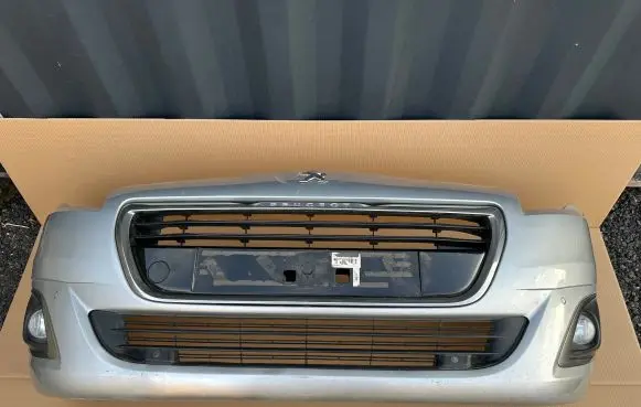 Peugeot 5008 Front bumper AA36716377