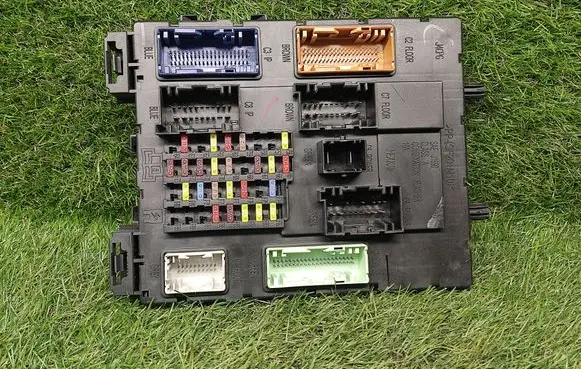 Ford Focus Power management control unit GV6T14A073GH 599F1MF09