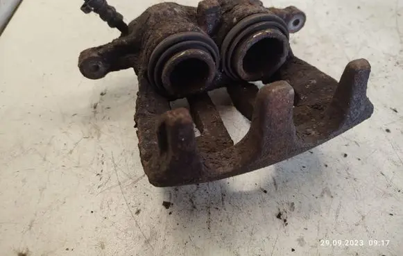 Nissan Qashqai Front brake caliper