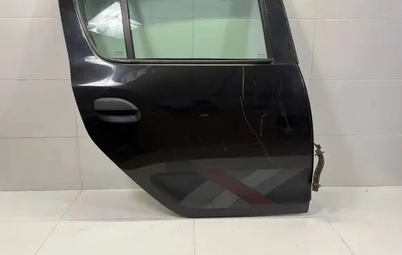 Dacia Sandero Rear door
