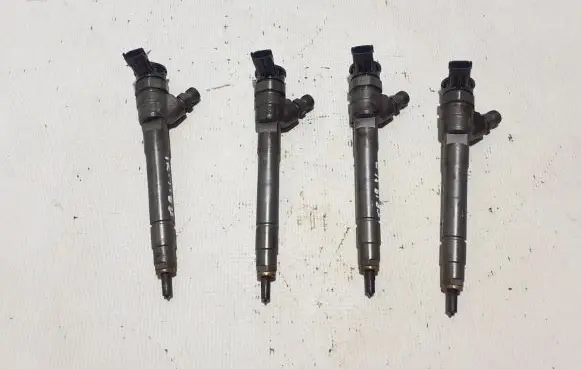 Renault Trafic III (X82) Fuel injector 0445110569