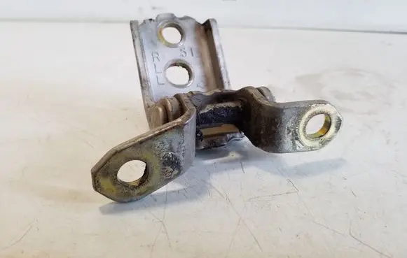 Nissan Pathfinder R51 Front door upper hinge