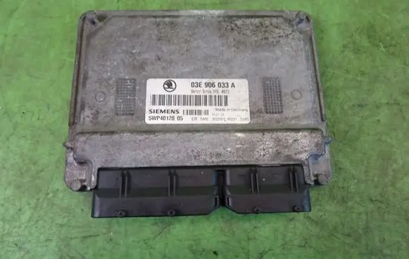 Skoda Fabia Mk1 (6Y) Engine control unit/module ECU 03E906033A