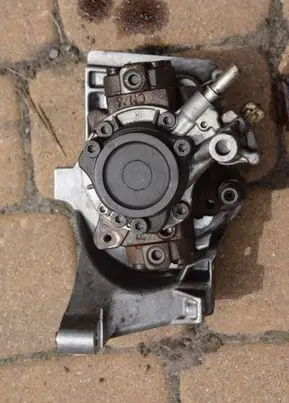 Volvo V40 Fuel injection high pressure pump 9684778280