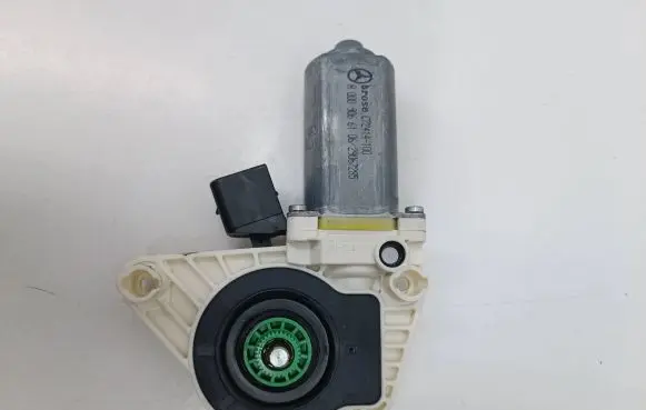 Mercedes-Benz E W238 Front door window regulator motor A0009066106 C72414100 29067285