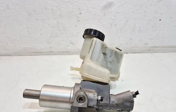 Mercedes-Benz C W204 Master brake cylinder A2044300002