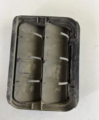Renault Scenic II - Grand scenic II Quarter panel pressure vent 7700838358