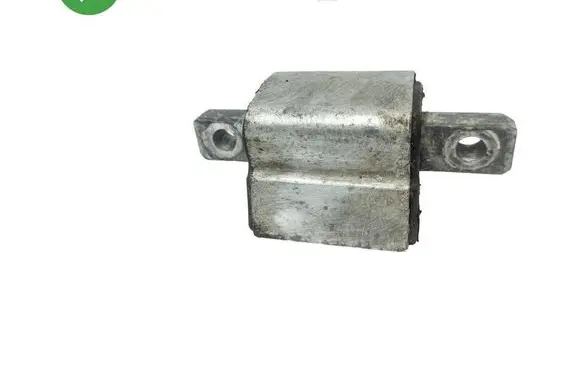 Mercedes-Benz SLK R171 Engine mount bracket 220240 2202401810