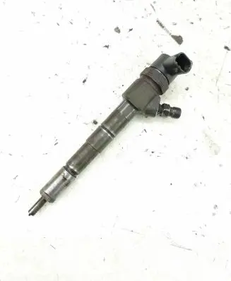 Opel Insignia A Fuel injector 55577668