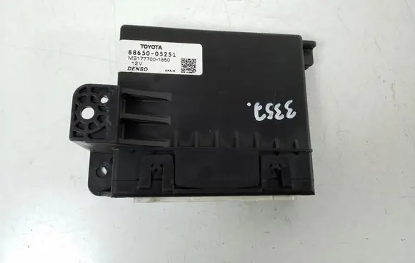 Toyota Avensis T270 Other control units/modules 88650-05251