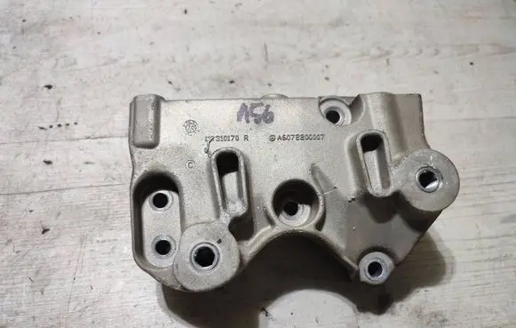 Mercedes-Benz GLA W156 Engine mounting bracket A6072200007 112310170R