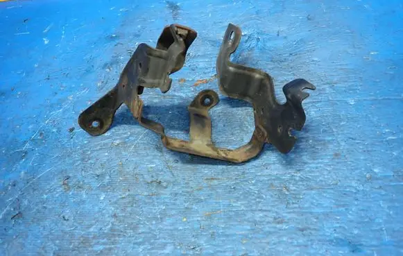 Volvo V60 Power steering pump mounting bracket A0025478 31317375 C6S4B