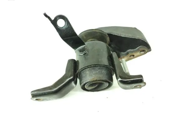 Toyota Yaris Engine mount bracket