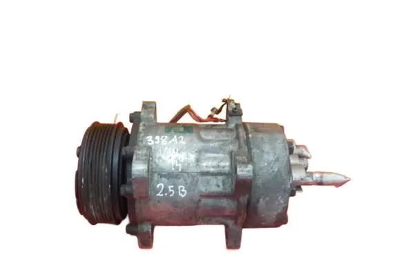 Volkswagen Transporter - Caravelle T4 Air conditioning (A/C) compressor (pump) 701820805D