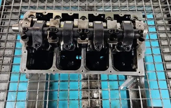 Volkswagen Touran I Engine head BKC IMPRK1384749