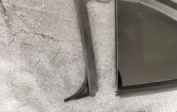 Tesla Model Y Rear vent window glass 162116100b